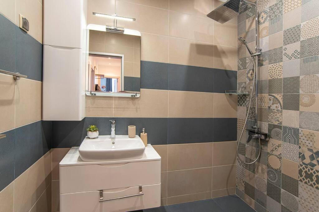 Sunny & Stylish Brand New 2Bdr Apartment + Parking Sofia Eksteriør billede